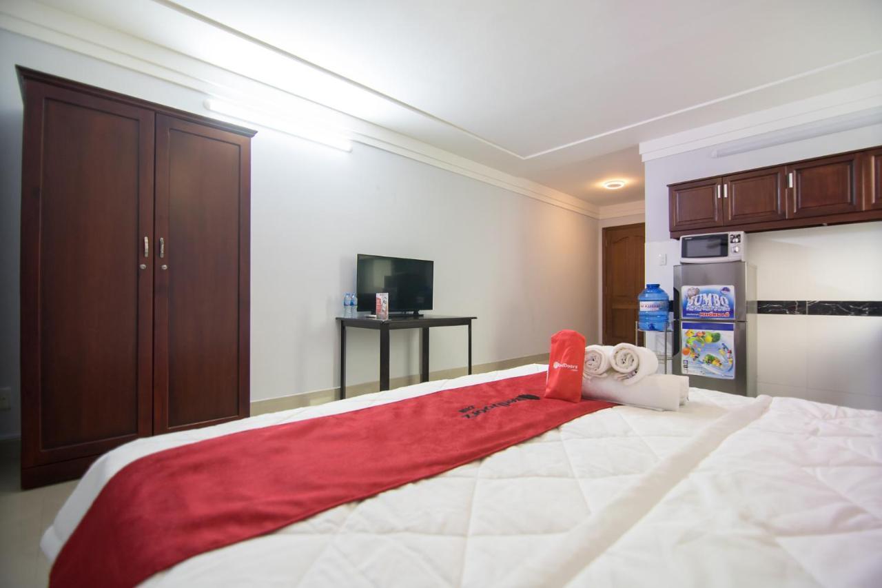 Reddoorz Near Hoa Lu Stadium Ho Chi Minh City Exterior photo