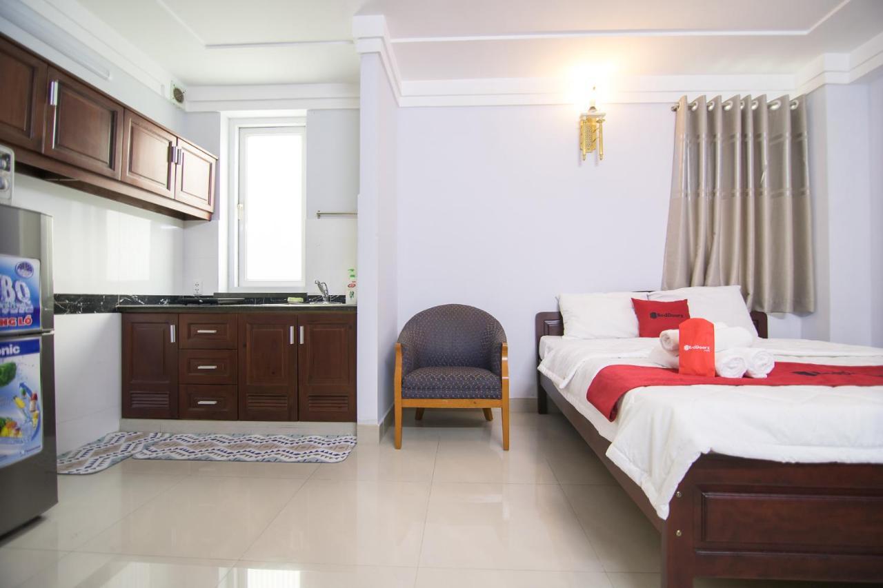 Reddoorz Near Hoa Lu Stadium Ho Chi Minh City Exterior photo
